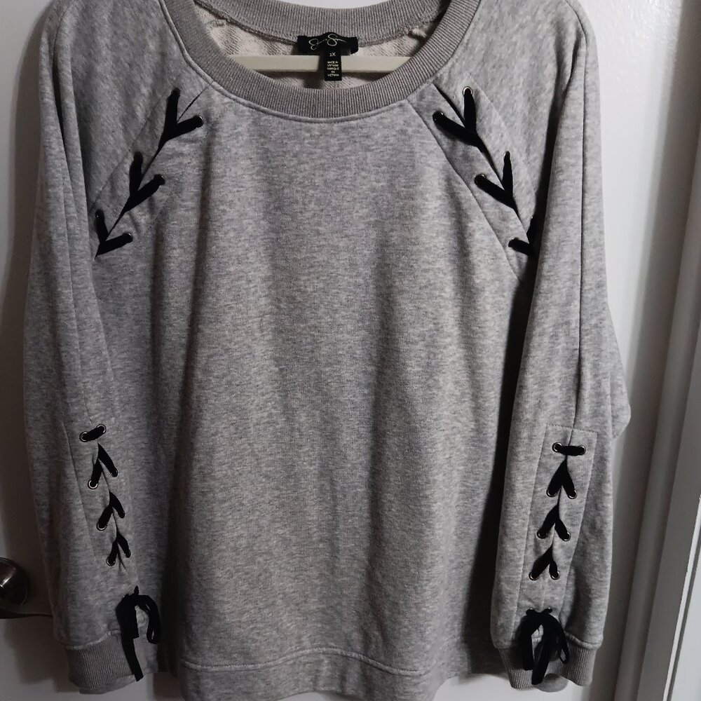 JESSICA SIMPSON GREY SWEATSHIRT WITH BLACK LACES  1X